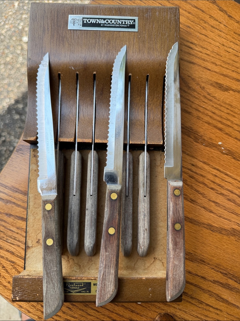 Town & Country Serrated Steak Knife Set with Wood Handles